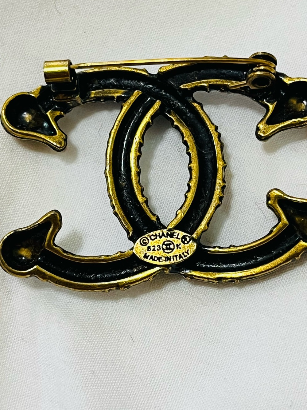 Two head Ram 🐐 vintage Gold and Black Interlocking Logo Accent brooch